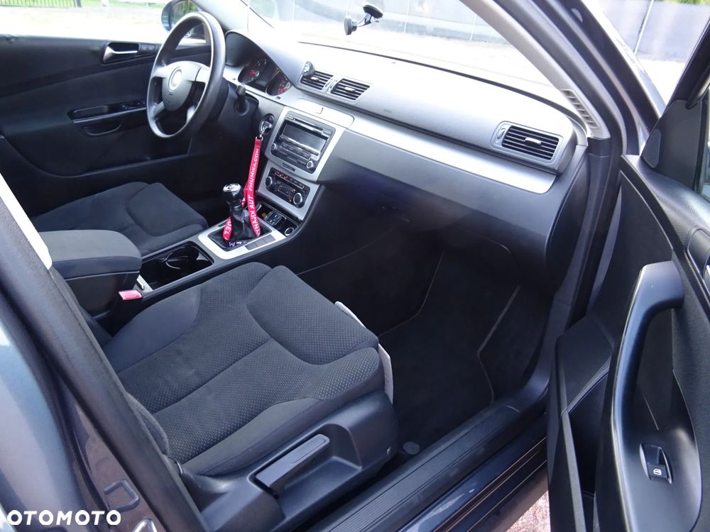 Volkswagen Passat - 13