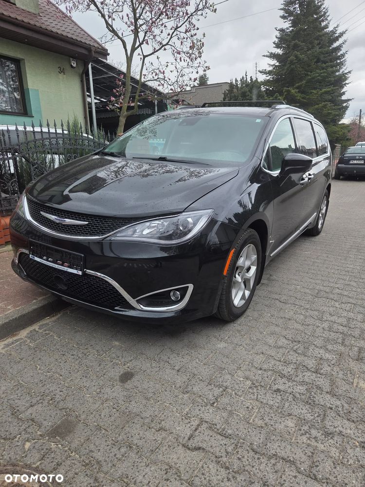 Chrysler Pacifica - 1