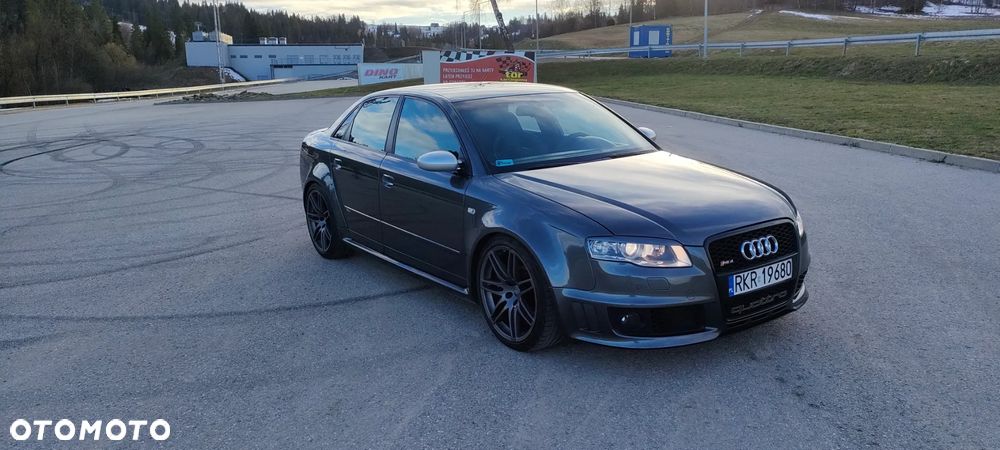 Audi RS4 Limousine - 2