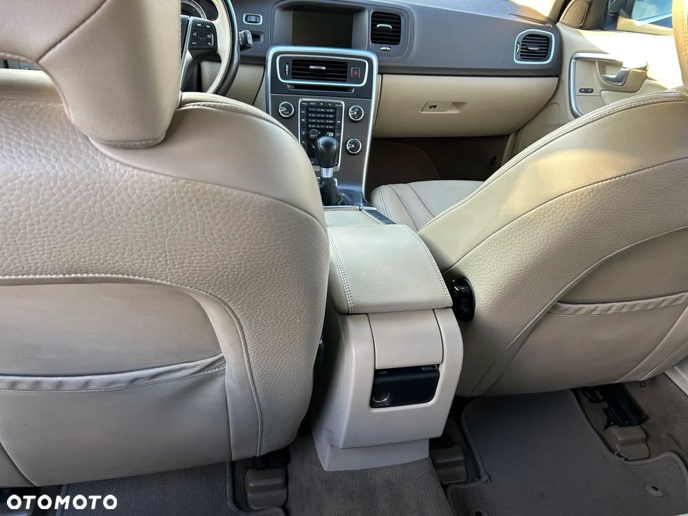 Volvo V60 D5 Summum - 21