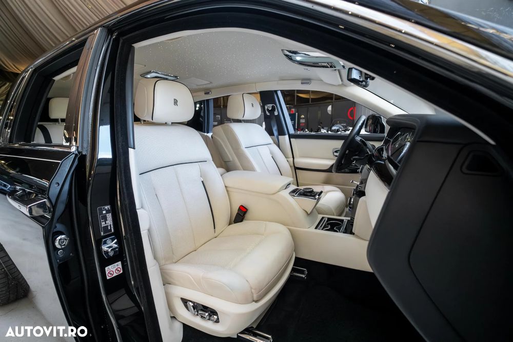 Rolls-Royce Phantom - 25