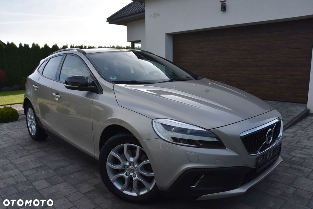 Volvo V40 Cross Country T3 Drive-E Summum - 4