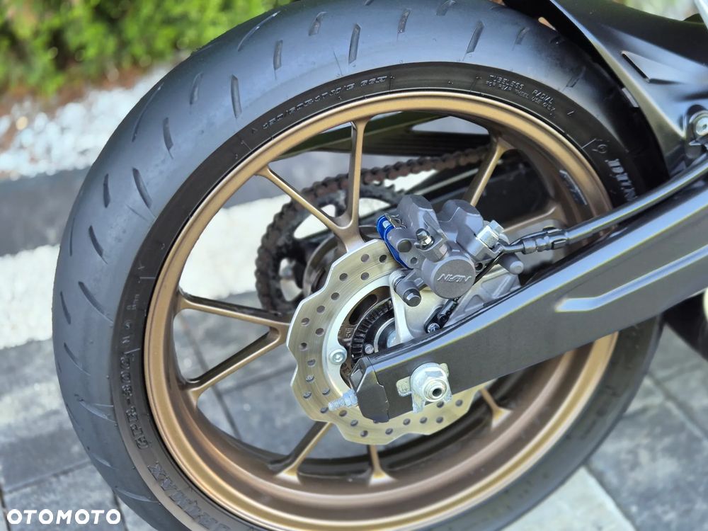 Honda CB - 12