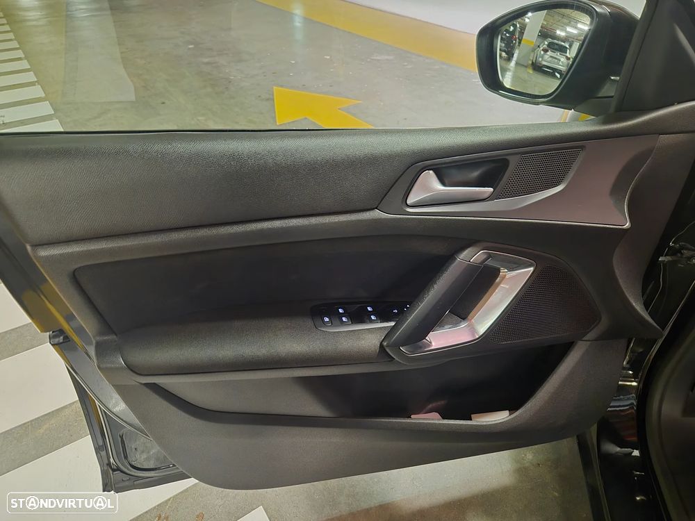 Peugeot 308 SW 1.6 BlueHDi Style - 23
