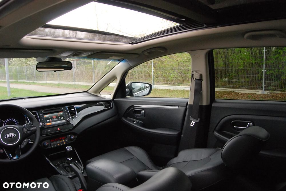 Kia Carens 1.7 CRDi 141 Dream Team Edition - 36