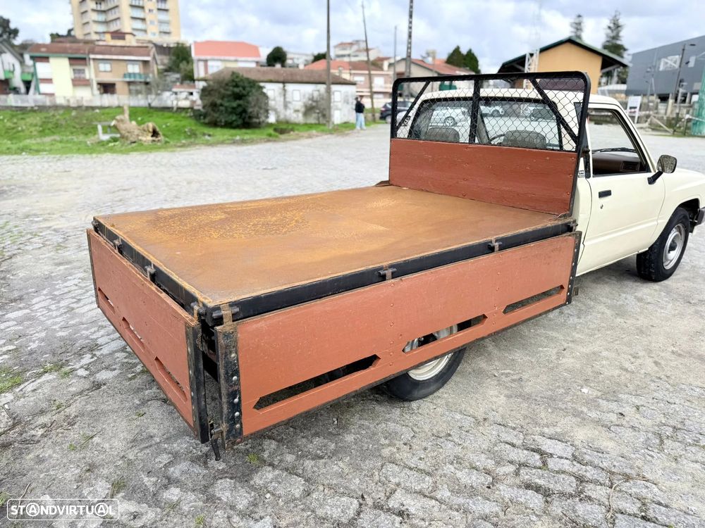 Toyota Hilux 2.4 D LN56L - 11