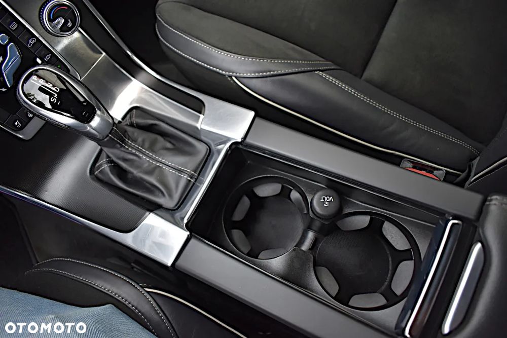 Volvo V60 D4 Geartronic R-Design - 32