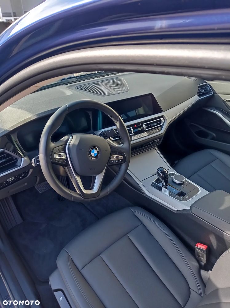 BMW Seria 3 320d - 10