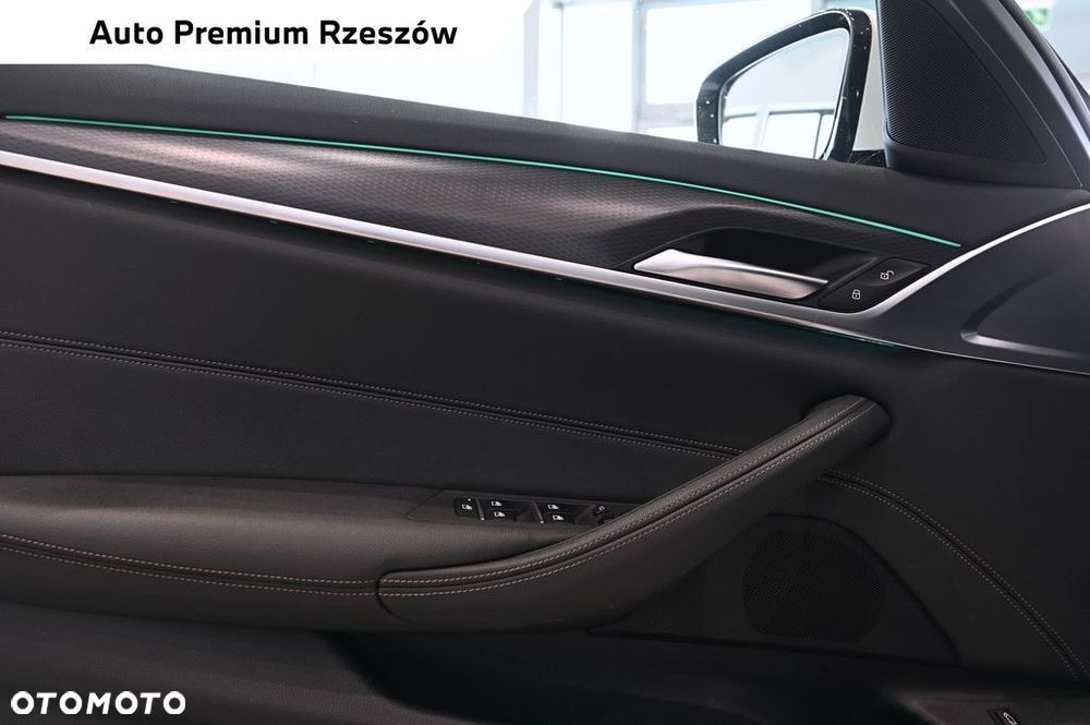 BMW Seria 5 520d xDrive mHEV - 13