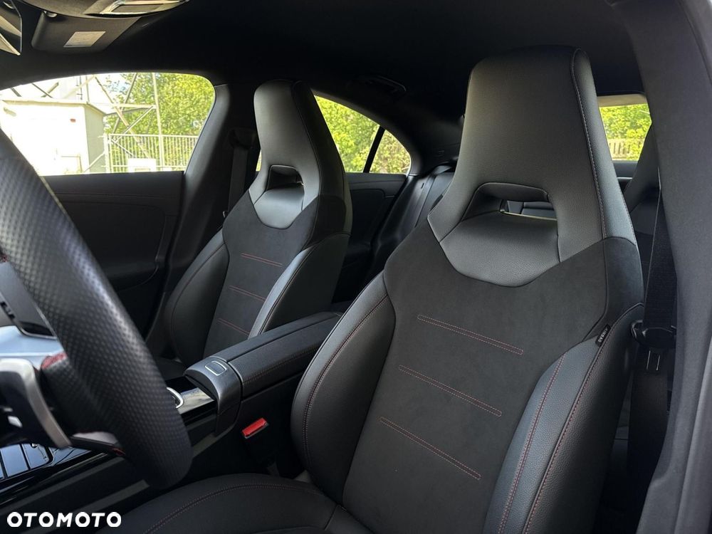 Mercedes-Benz CLA - 12