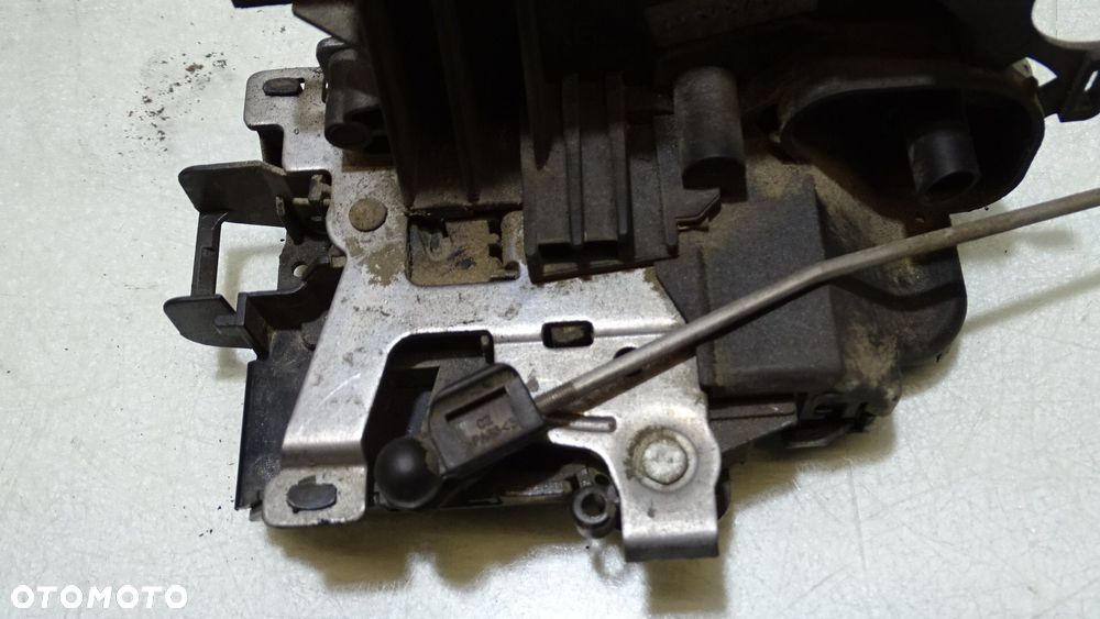 ZAMEK LEWY TYŁ DRZWI SKODA PRAKTIK 1.4 5J7839015 - 6