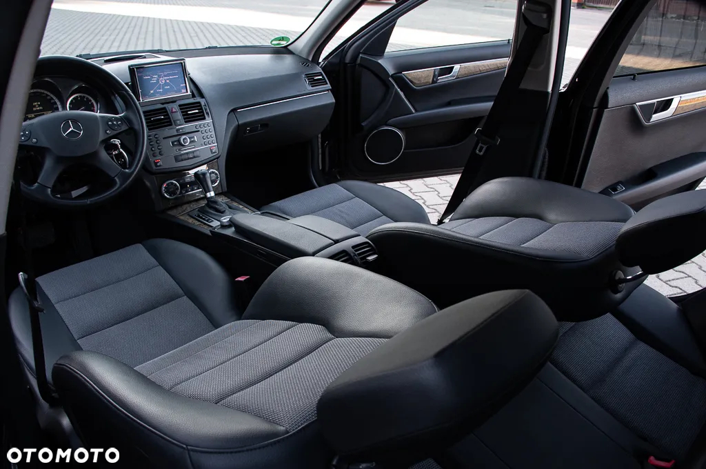 Mercedes-Benz Klasa C 200 T (BlueEFFICIENCY) 7G-TRONIC Avantgarde - 32