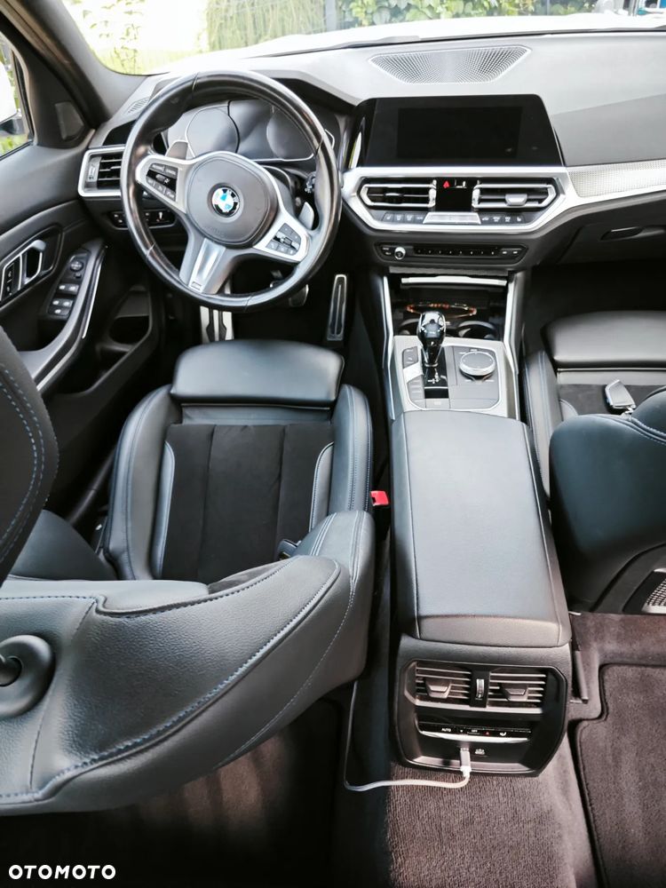 BMW Seria 3 318i M Sport - 29