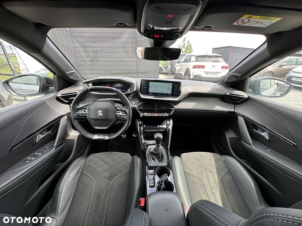 Peugeot 208 PureTech 100 GT - 17