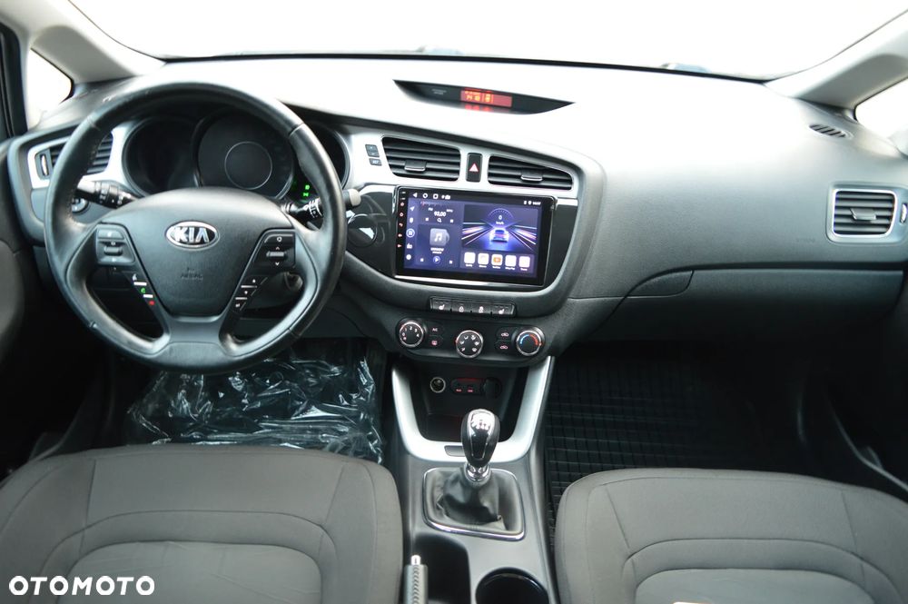 Kia Ceed 1.4 CVVT Fifa World Cup Edition - 16