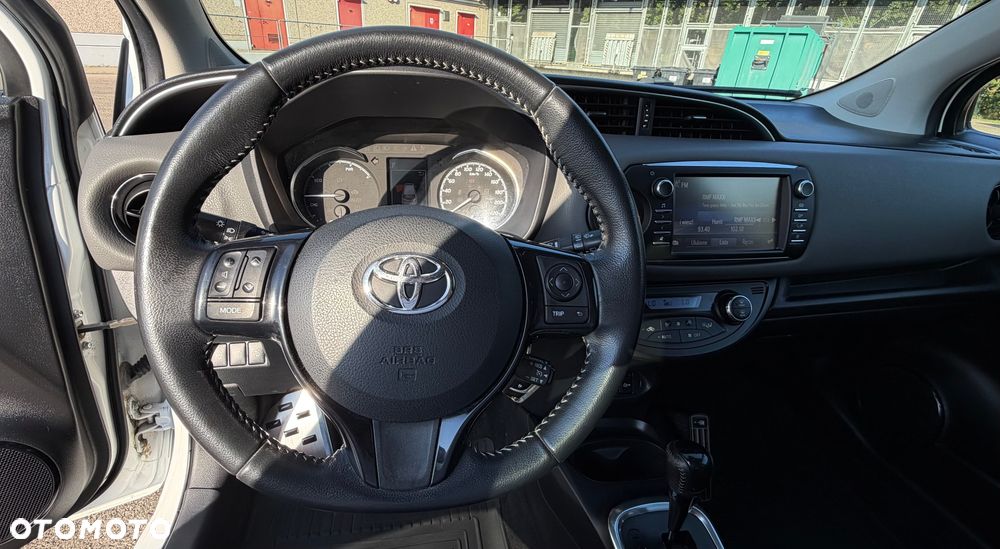 Toyota Yaris Hybrid 100 Premium - 7