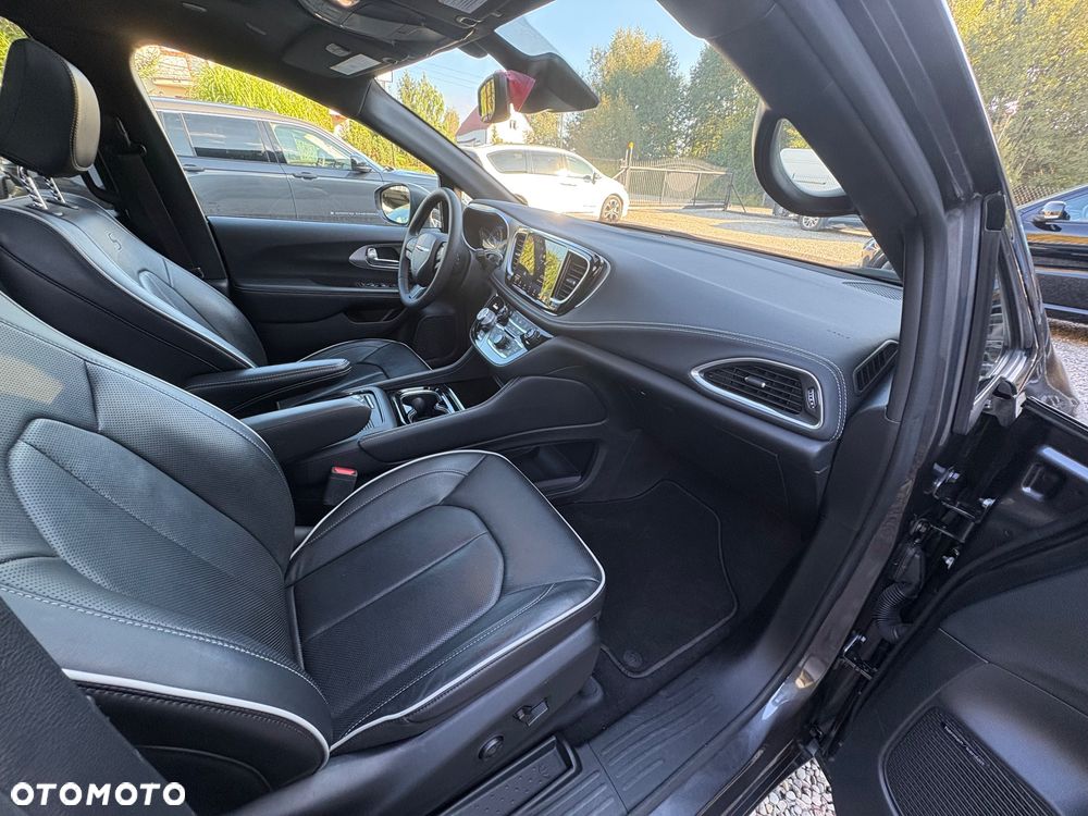Chrysler Pacifica - 28