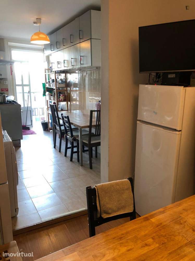 Quarto - localizado em São Sebastião Lisbon - Grande imagem: 5/12