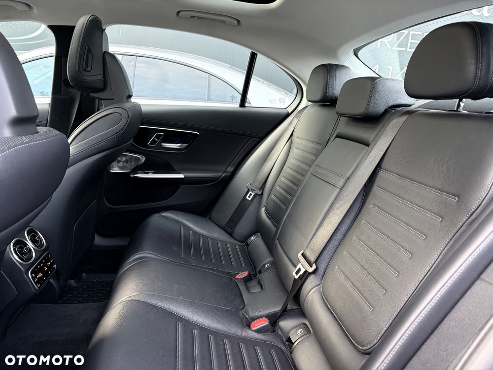 Mercedes-Benz Klasa C 220 d 4Matic 9G-TRONIC AMG Line - 34