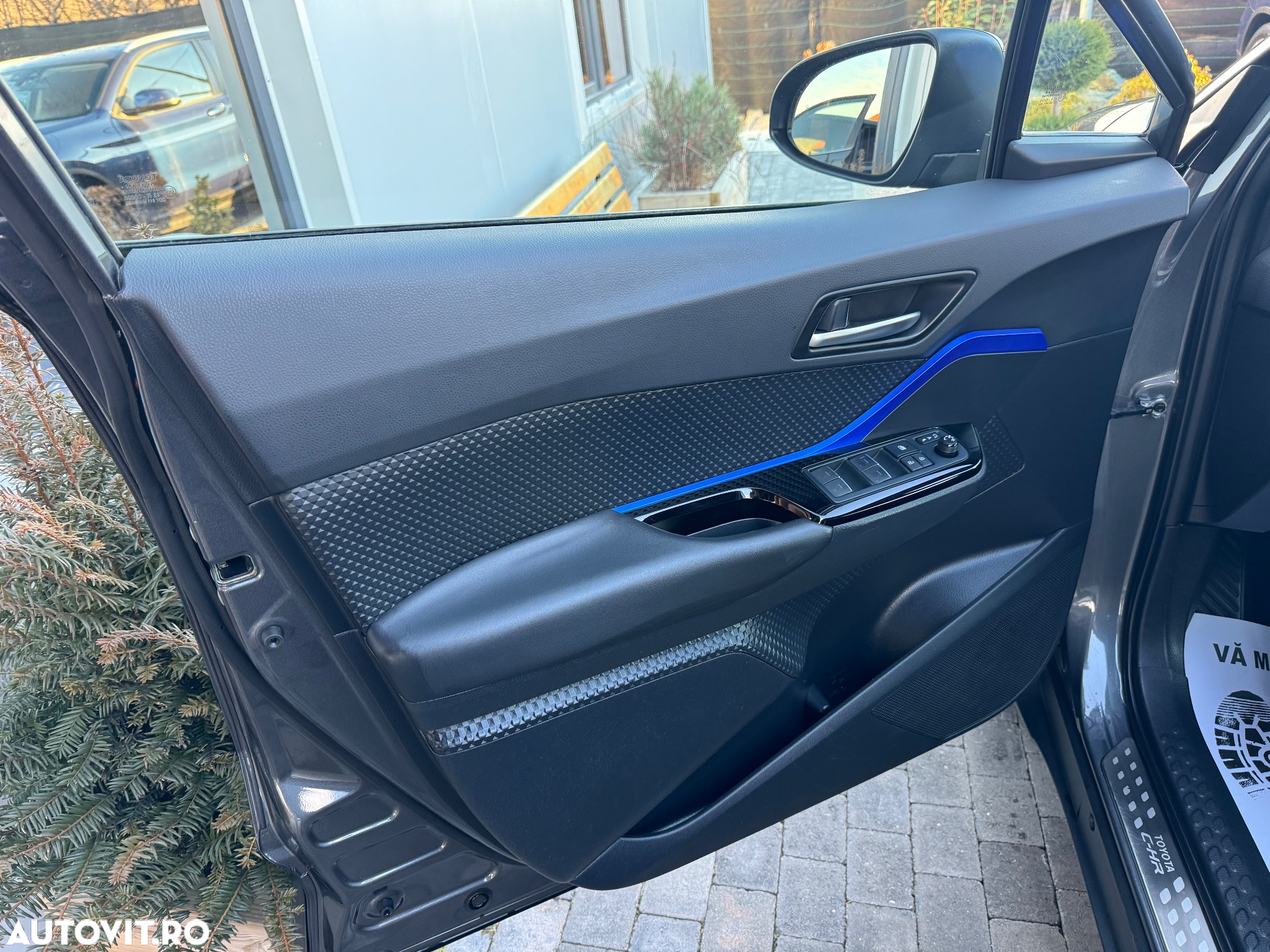 Toyota C-HR 2.0 HSD 184 CP 4x2 CVT C-ult Style bi-tone - 37