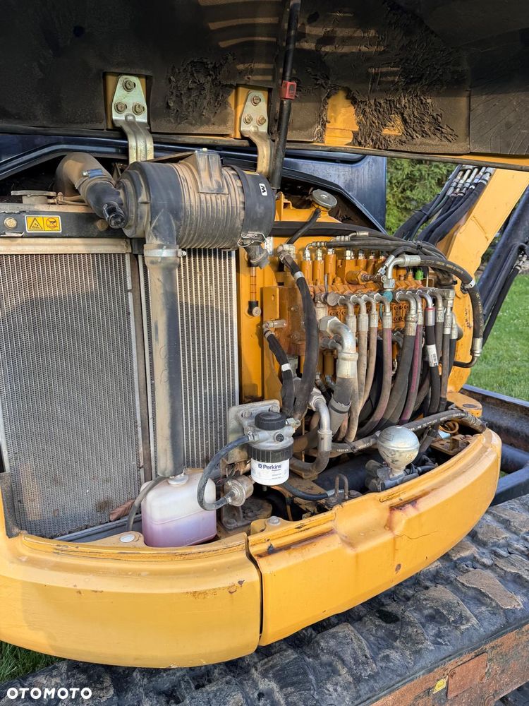 Caterpillar - 14