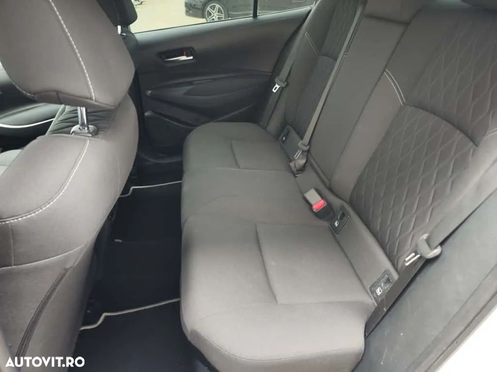 Toyota Corolla Sedan 1.8 HSD Business - 13
