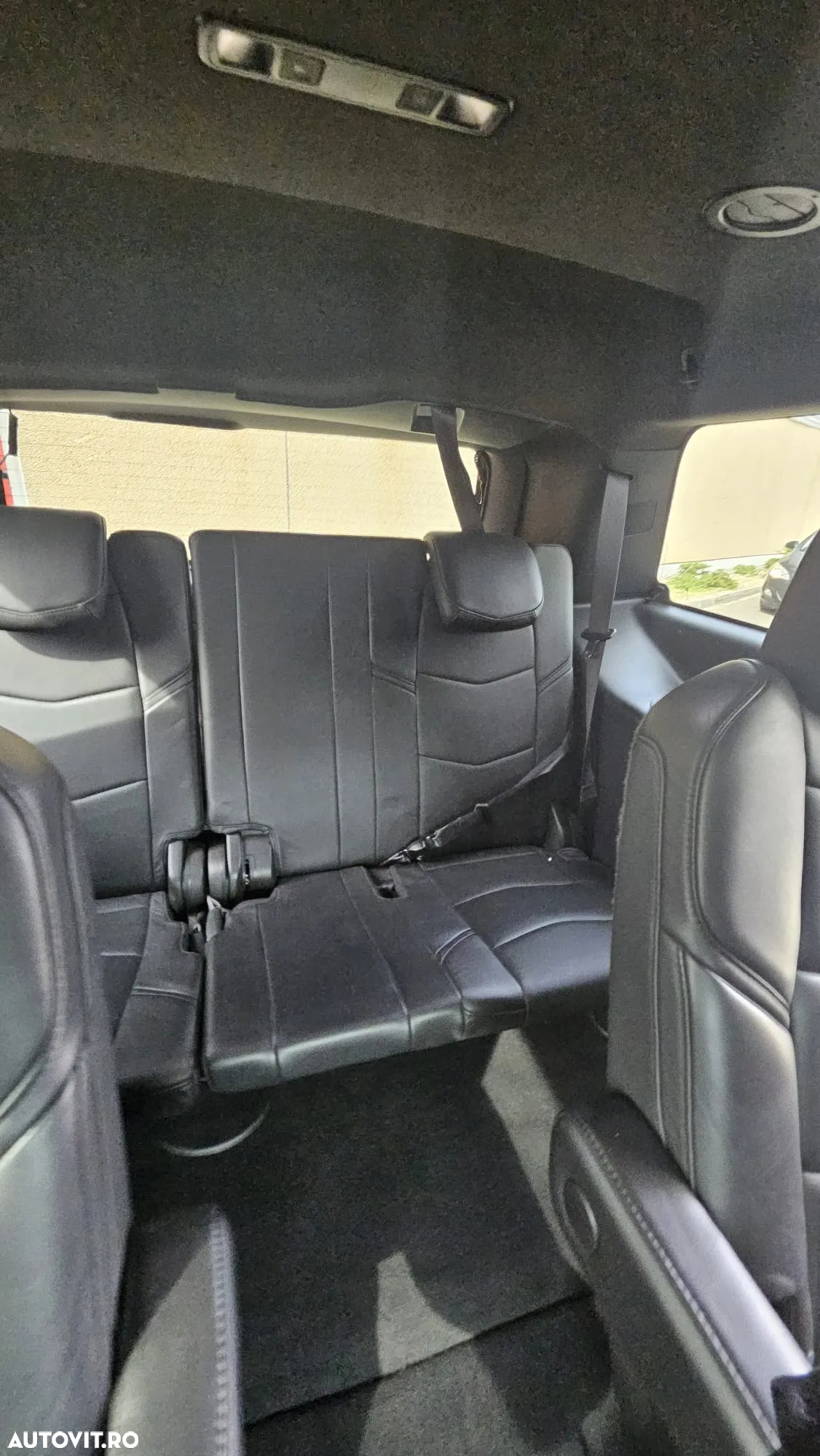 Cadillac Escalade - 16