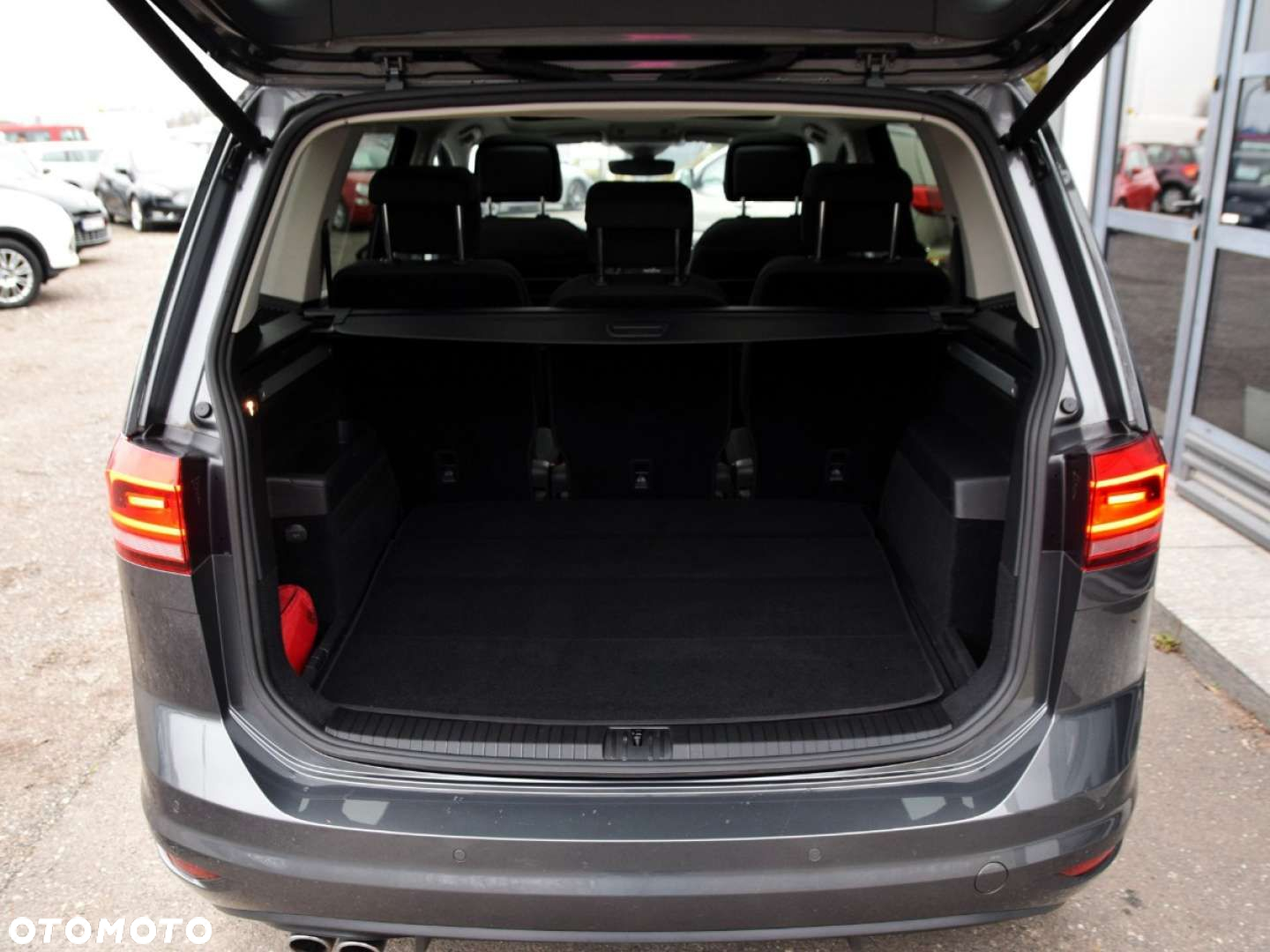 Volkswagen Touran - 9