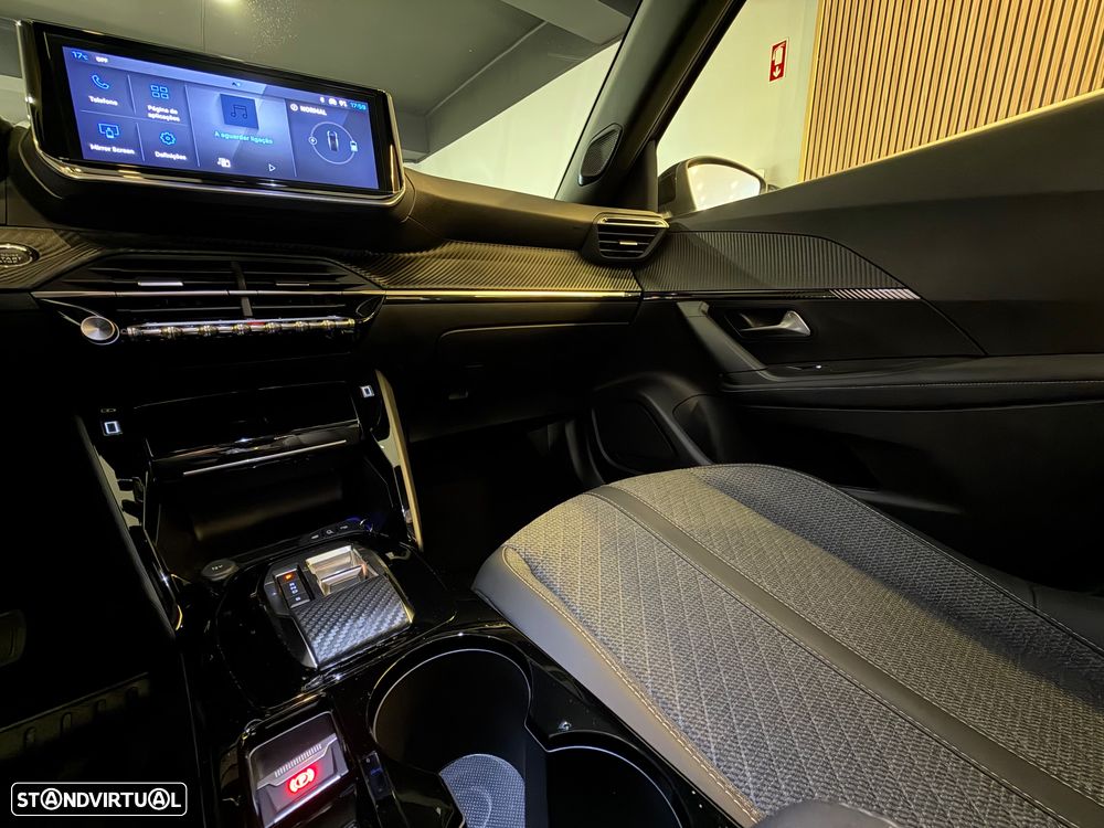 Peugeot e-2008 Allure - 25