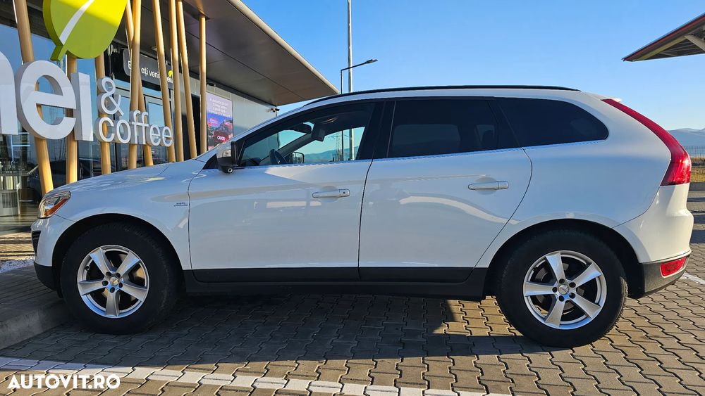 Volvo XC 60 D5 AWD Geartronic Momentum - 4