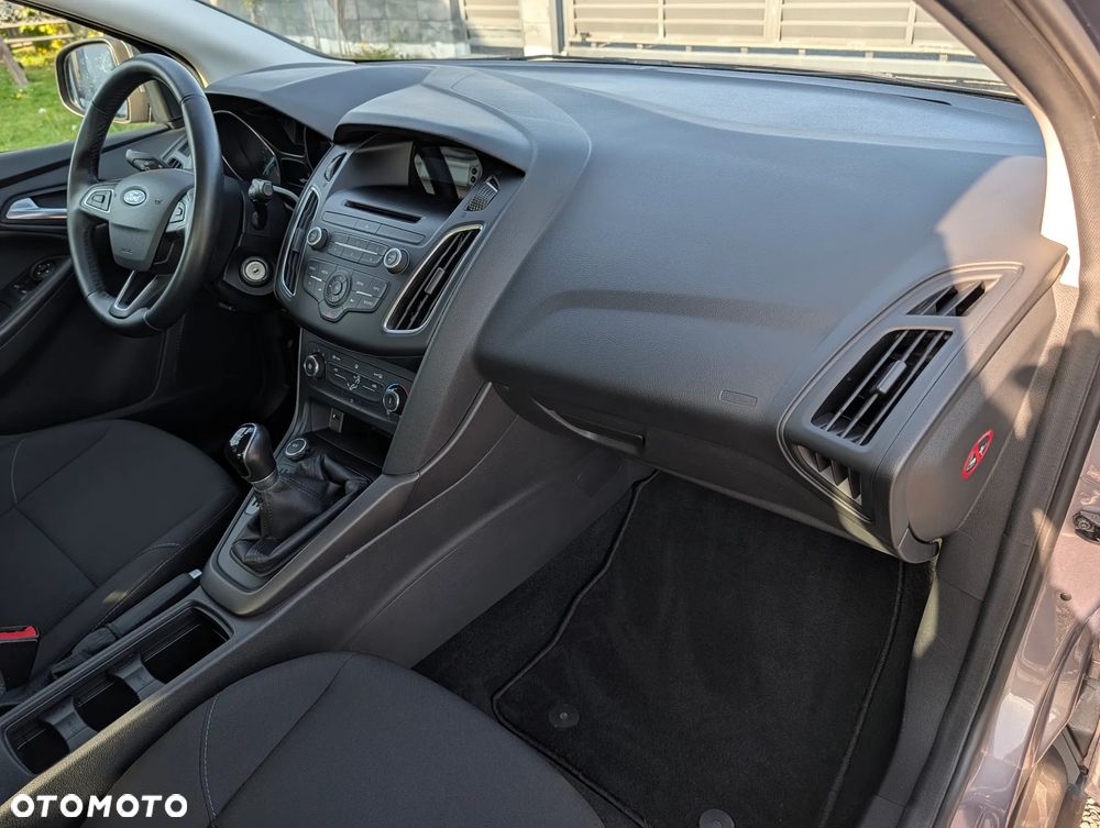 Ford Focus 1.6 Trend - 19