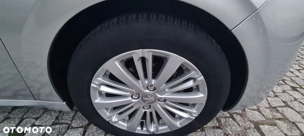 Peugeot 208 1.2 PureTech GPF Signature S&S EAT6 - 27