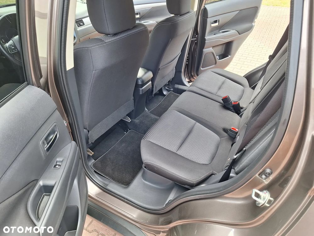 Mitsubishi Outlander 2.0 4WD CVT Plus - 13