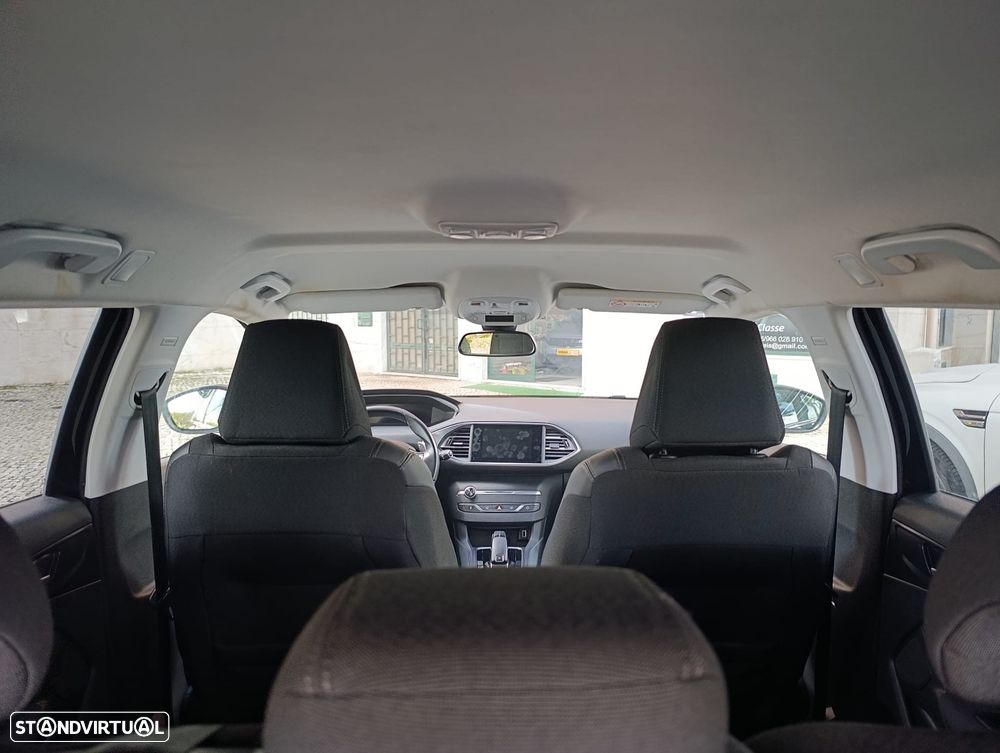 Peugeot 308 SW 1.2 PureTech Allure EAT8 - 19