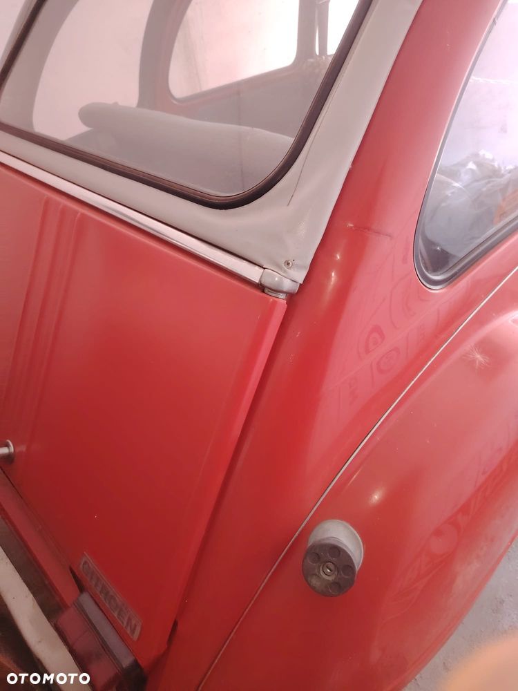 Citroën 2 CV 6 Spécial - 10