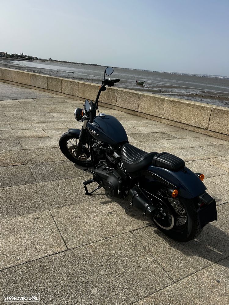 Harley-Davidson Softail Street Bob - 15