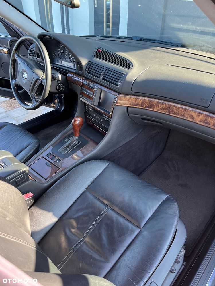BMW Seria 7 740i - 19