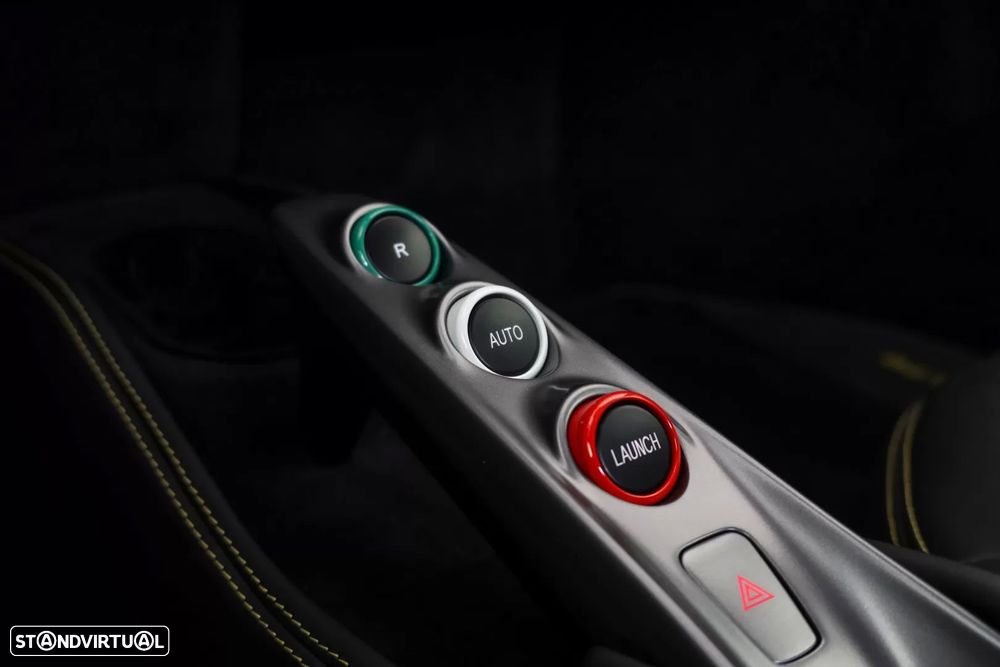 Ferrari F8 Tributo 3.9 Twin-Turbo V8 — fotografia 13