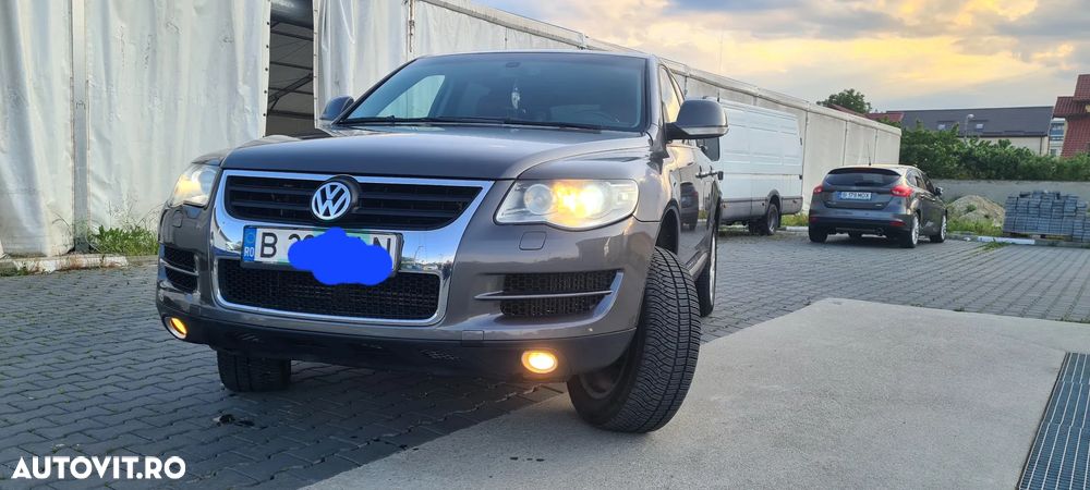 Volkswagen Touareg - 1