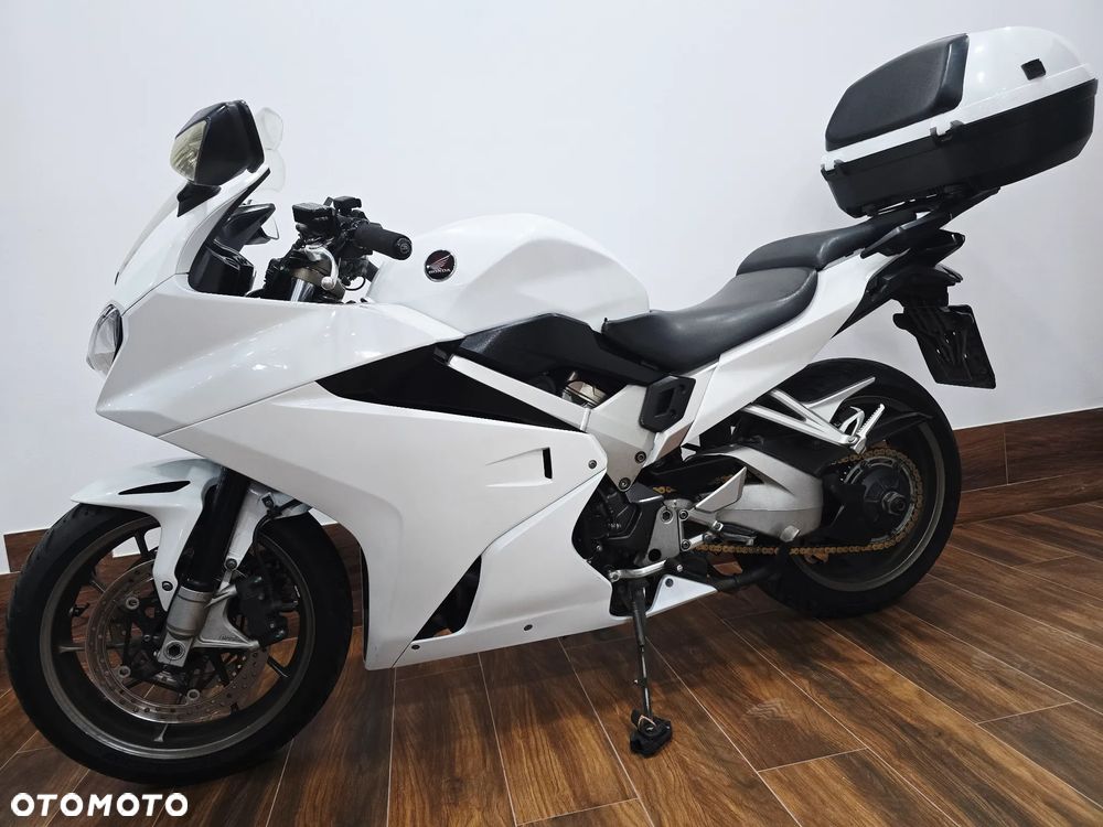 Honda VFR - 24