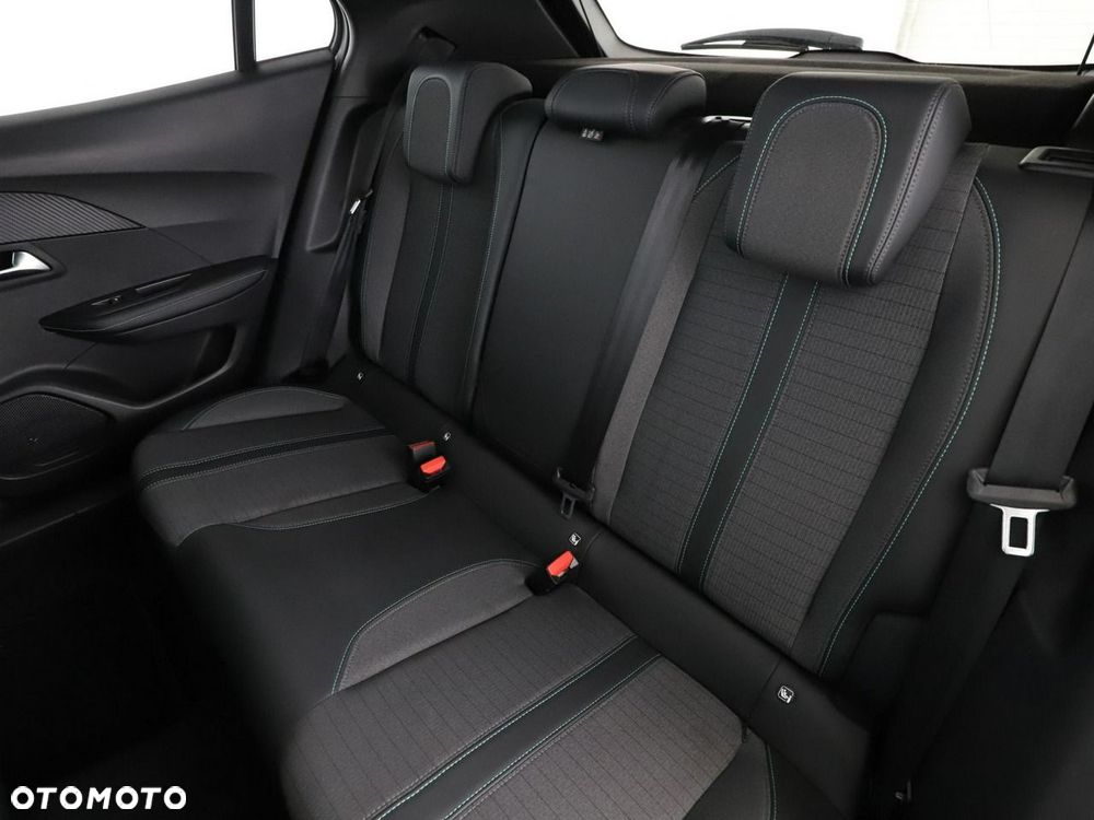 Peugeot 2008 PureTech 130 EAT8 Allure - 18