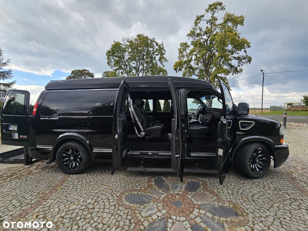 GMC Savana - 8