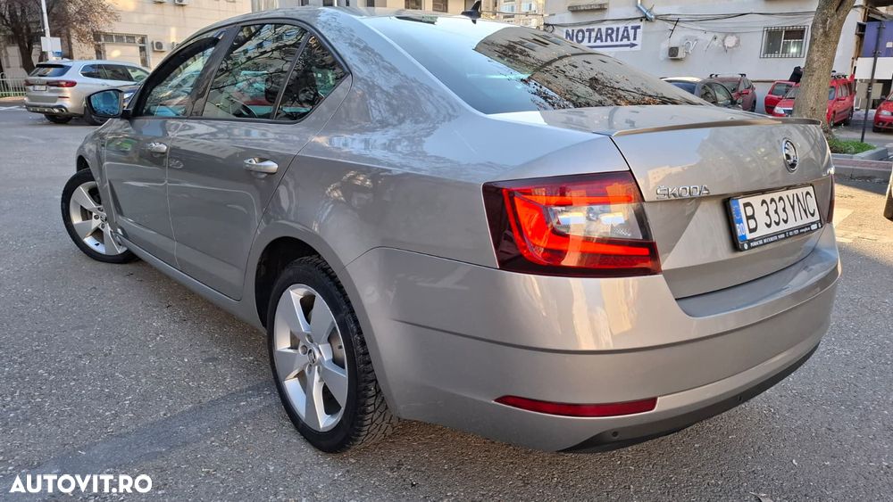 Skoda Octavia 2.0 TDI DSG Ambition - 3
