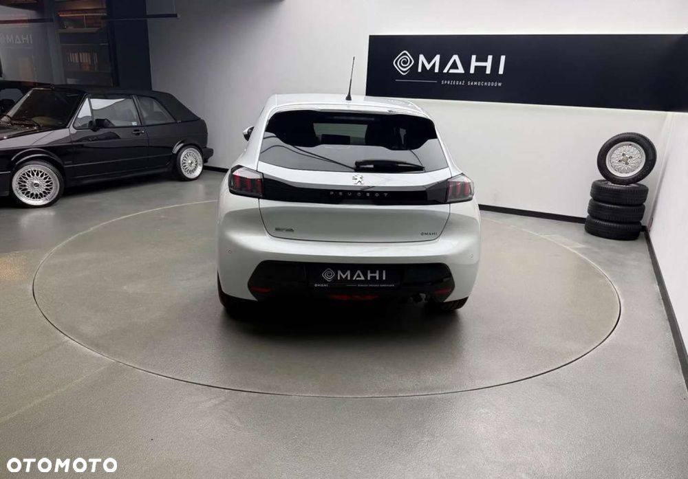 Peugeot 208 - 10
