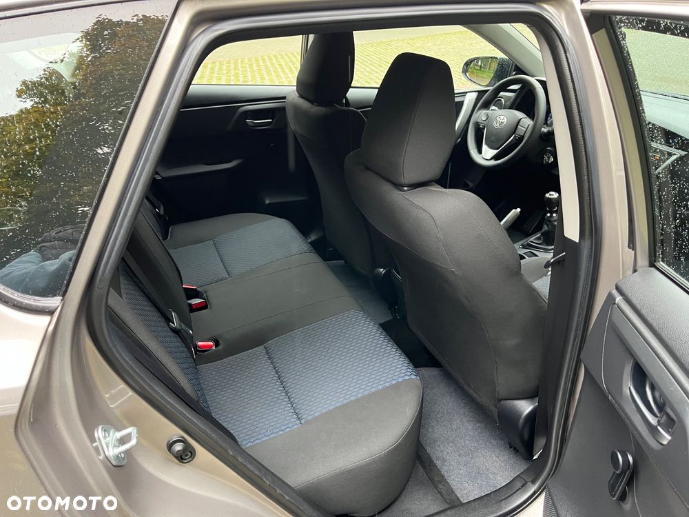 Toyota Auris 1.4 D-4D 2010 - 12