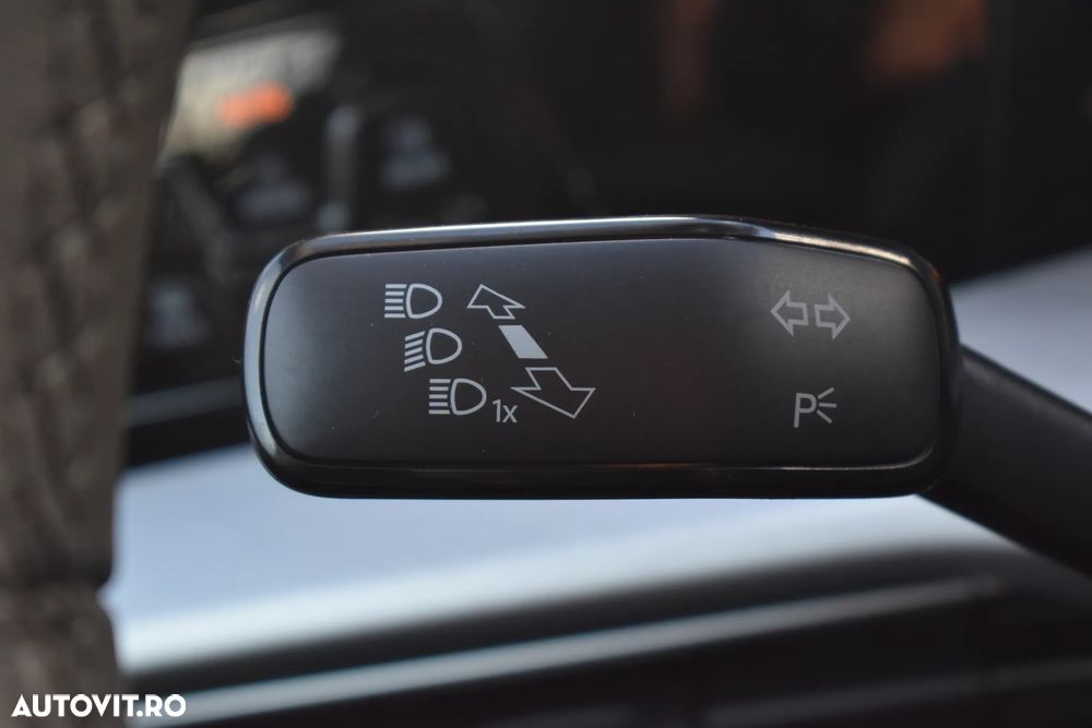 Volkswagen Golf 1.5 eTSI DSG MHEV Life - 37