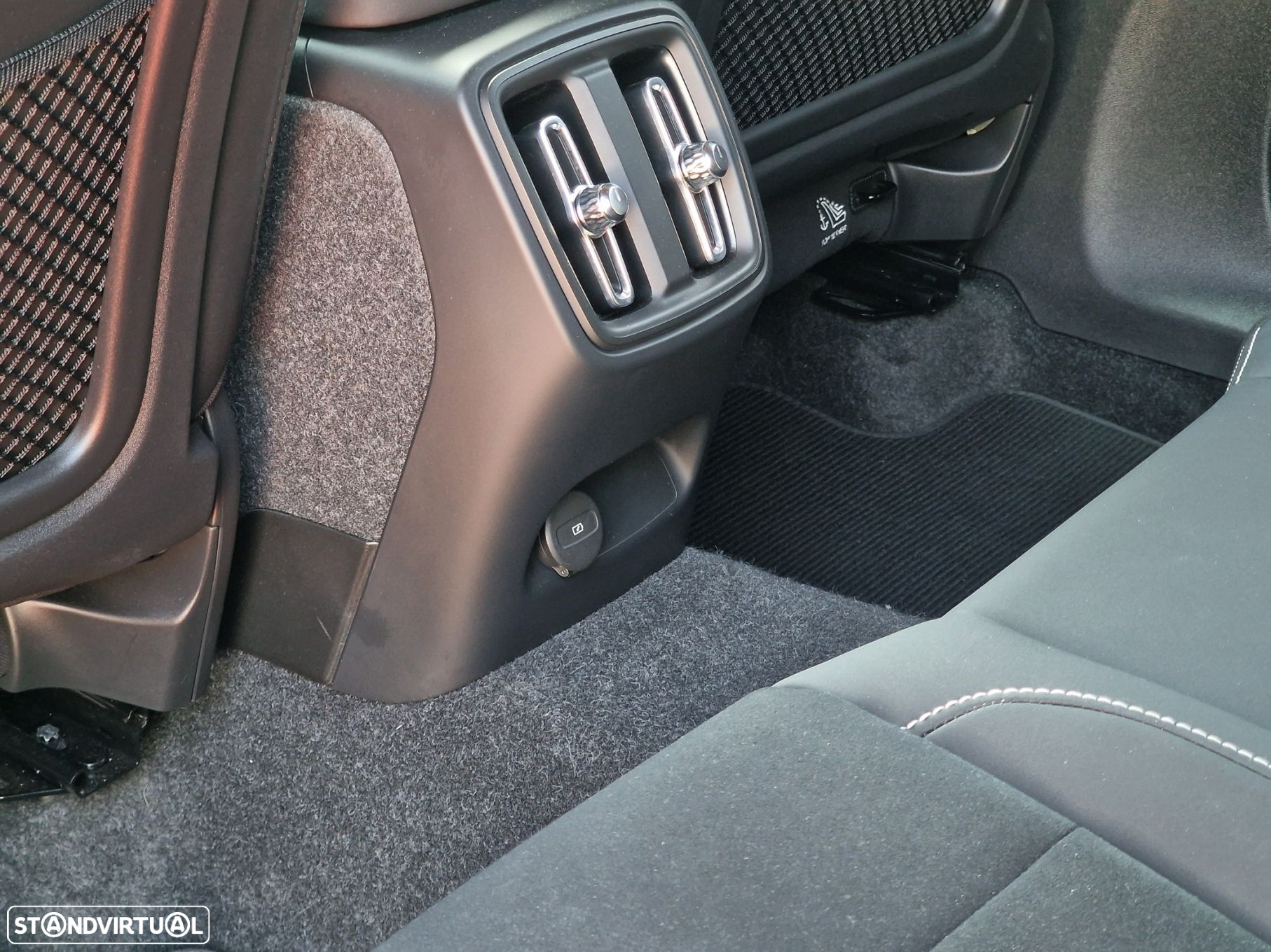 Volvo XC 40 Recharge Core - 17