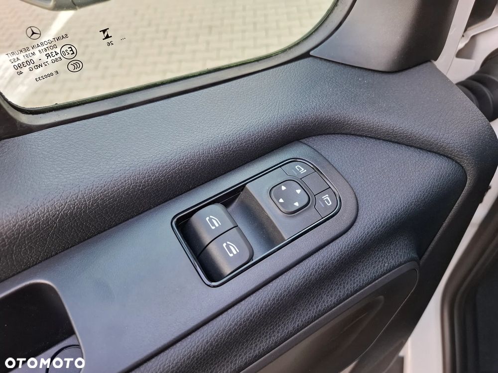 Mercedes-Benz Sprinter 319 CDI Podwozie 4325 mm - Kontener 8 EP z windą Dholandia - 37