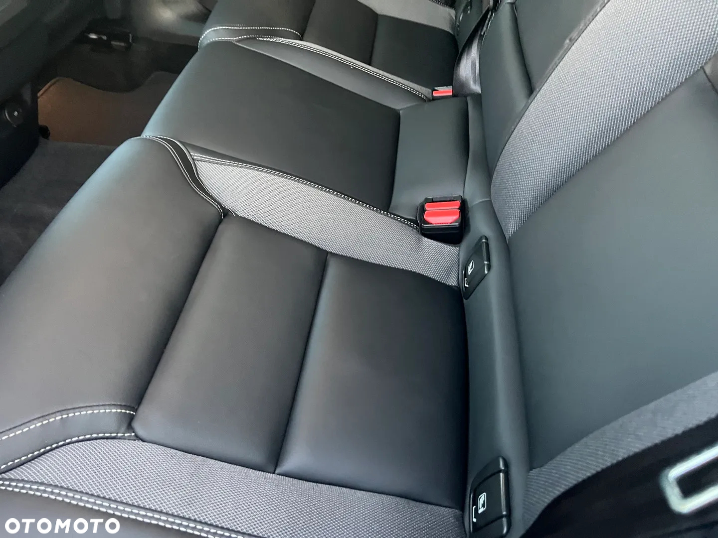 Volvo XC 60 B4 B Plus Dark - 40