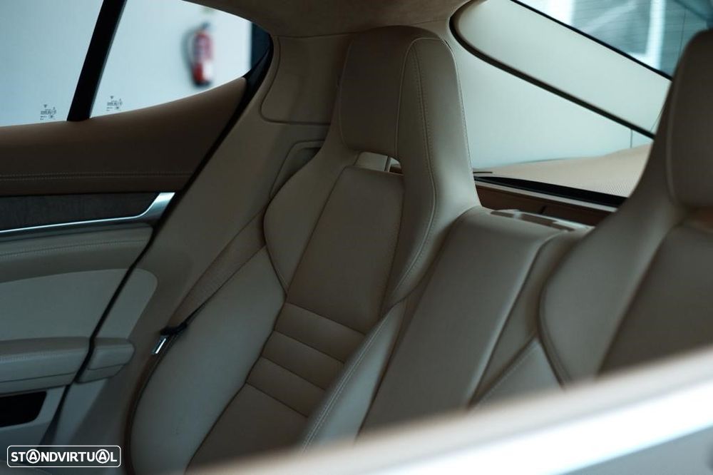 Porsche Panamera Turbo PDK - 26